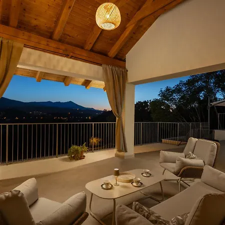 Twin Lakes Villa